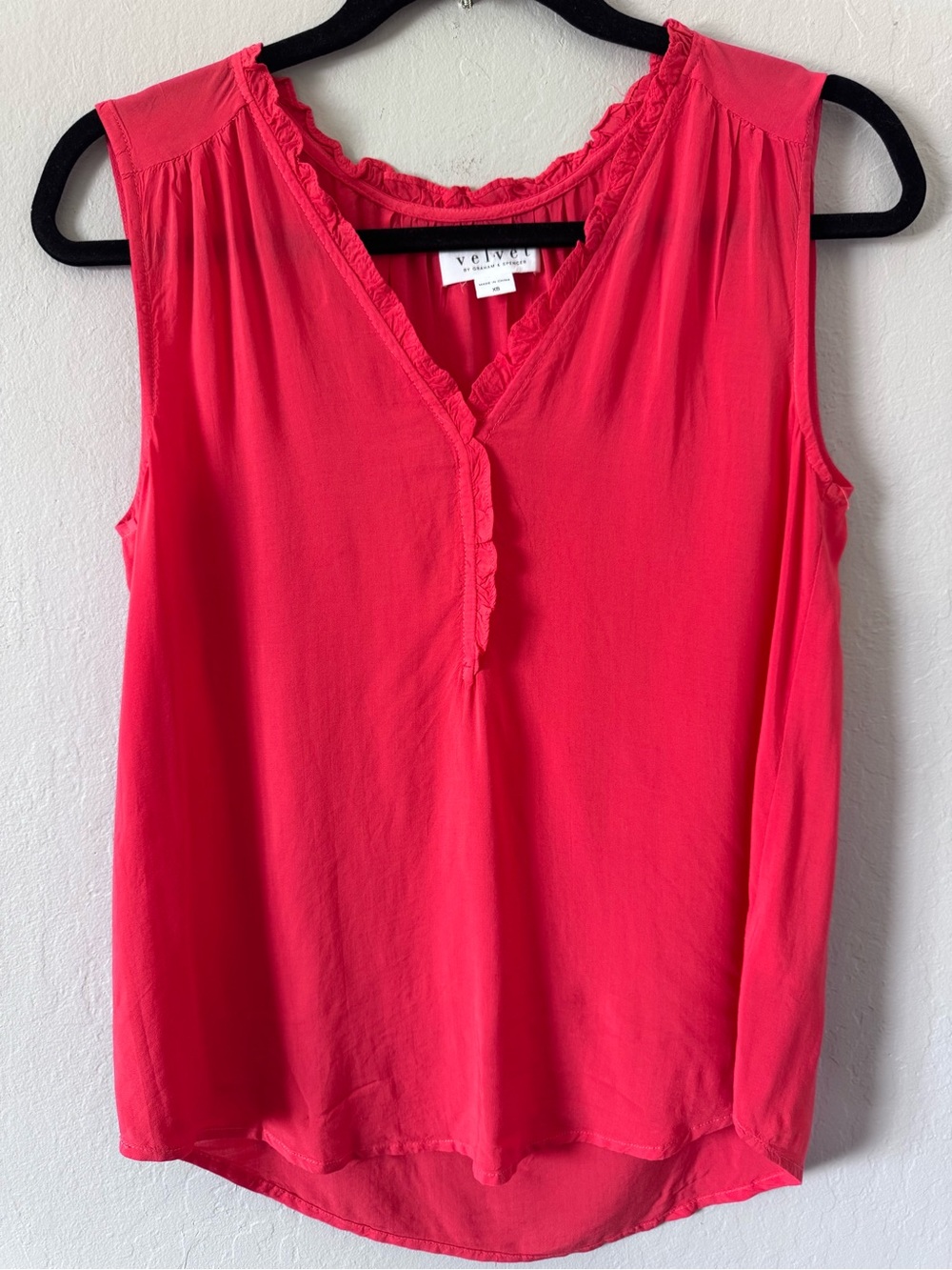 Velvet by Graham & Spencer Vibrant Red Sleeveless Ruffle V-Neck Top EUC XS
